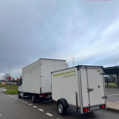 Camion et remorque Suissetrans INT pour un déménagement vers Barcelone