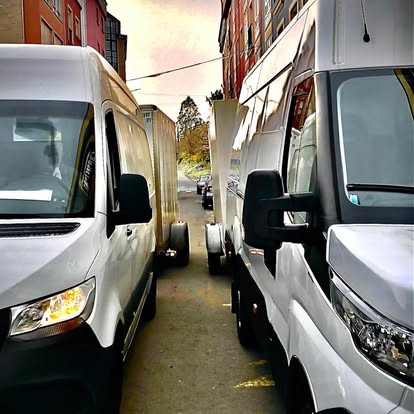 Camions Suissetrans INT dans une rue européenne